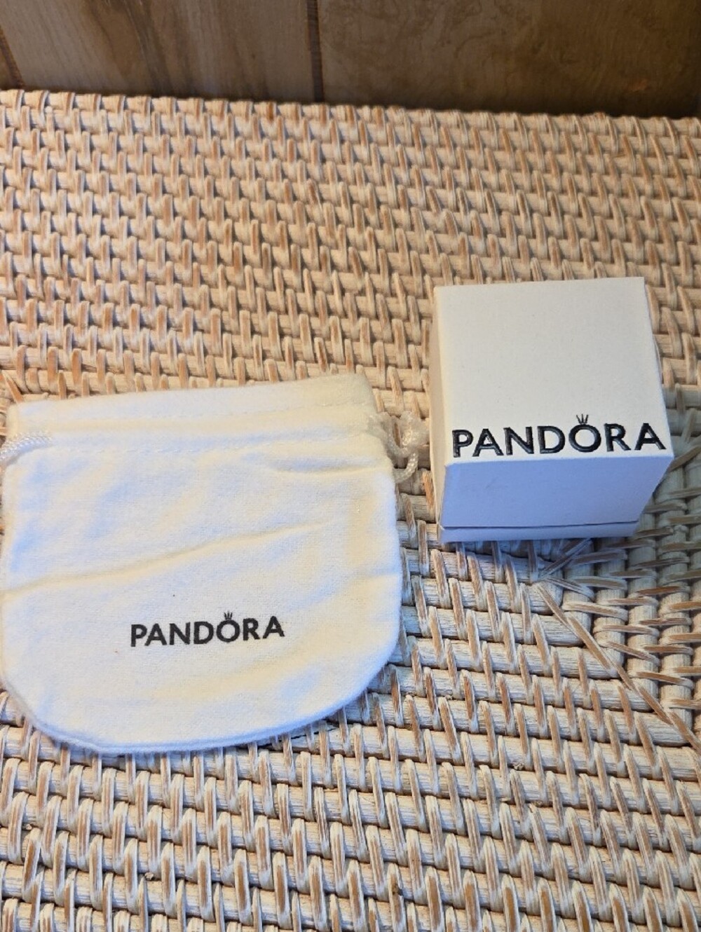 Pandora Bow Minnie-Style Ale 925 Sterling Silver Stud Earrings Box, Bag - Picture 3 of 3